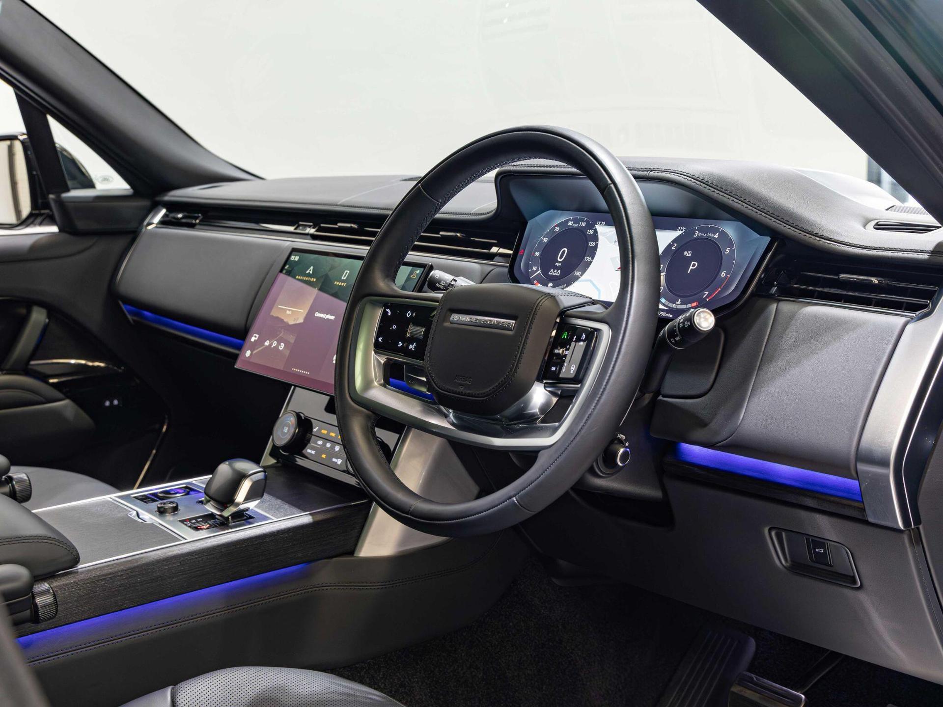 An interior shot of the interior front on a 2023 Land Rover RANGE ROVER