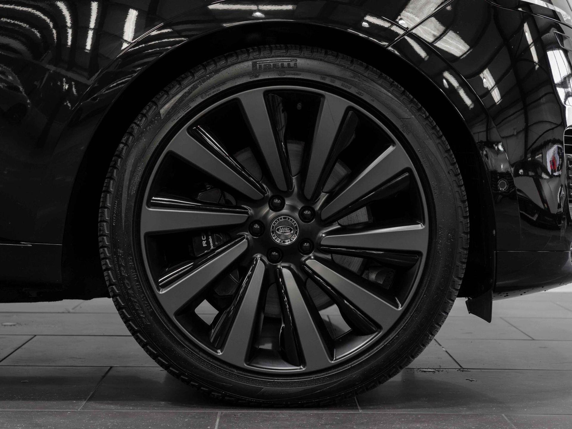 An exterior shot of the wheel on a 2023 Land Rover RANGE ROVER