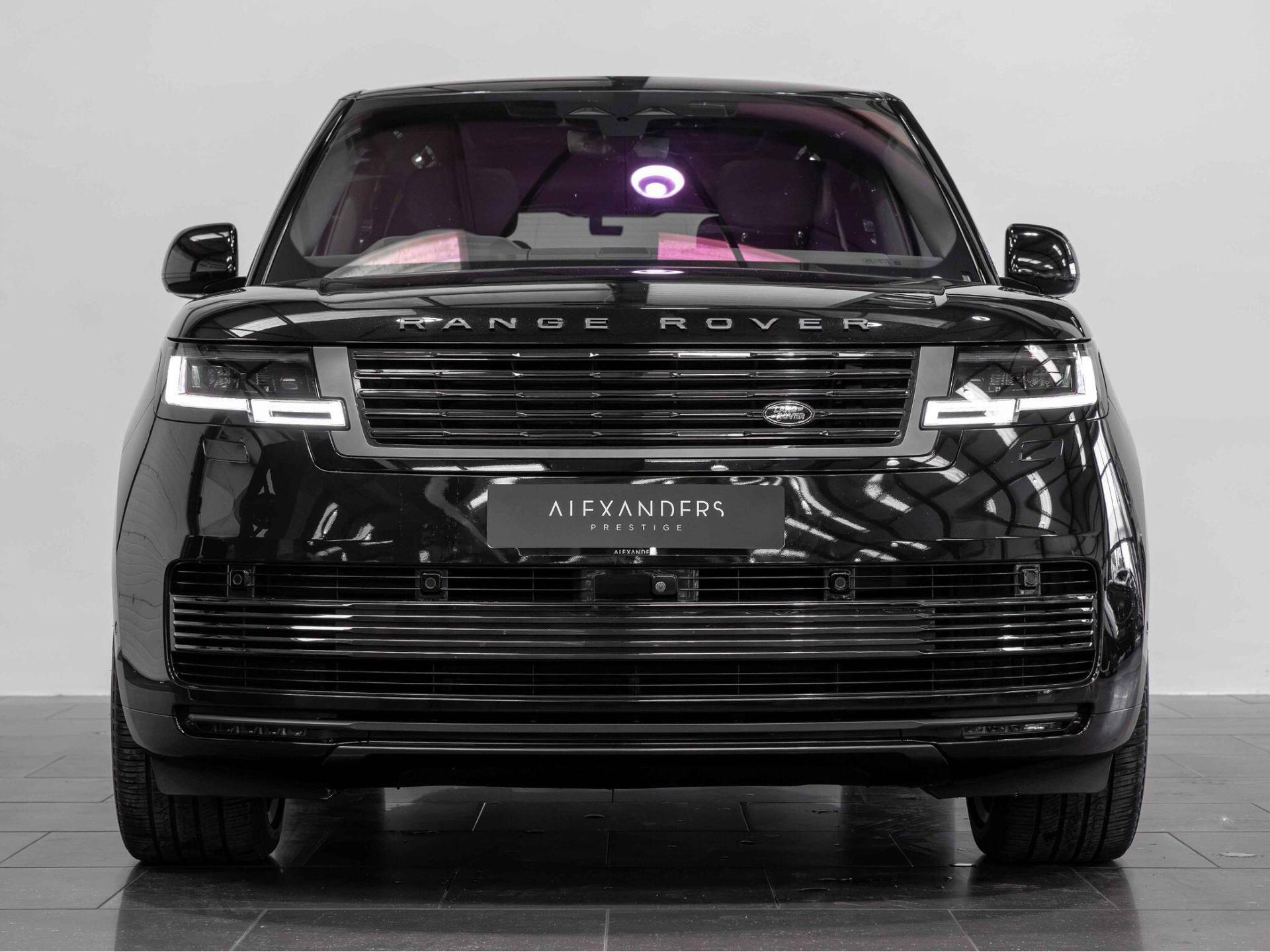 An exterior shot of the front on a 2023 Land Rover RANGE ROVER