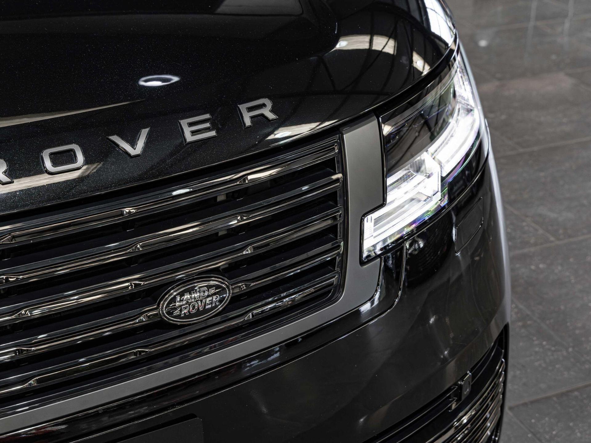 An exterior shot of the lights front on a 2023 Land Rover RANGE ROVER