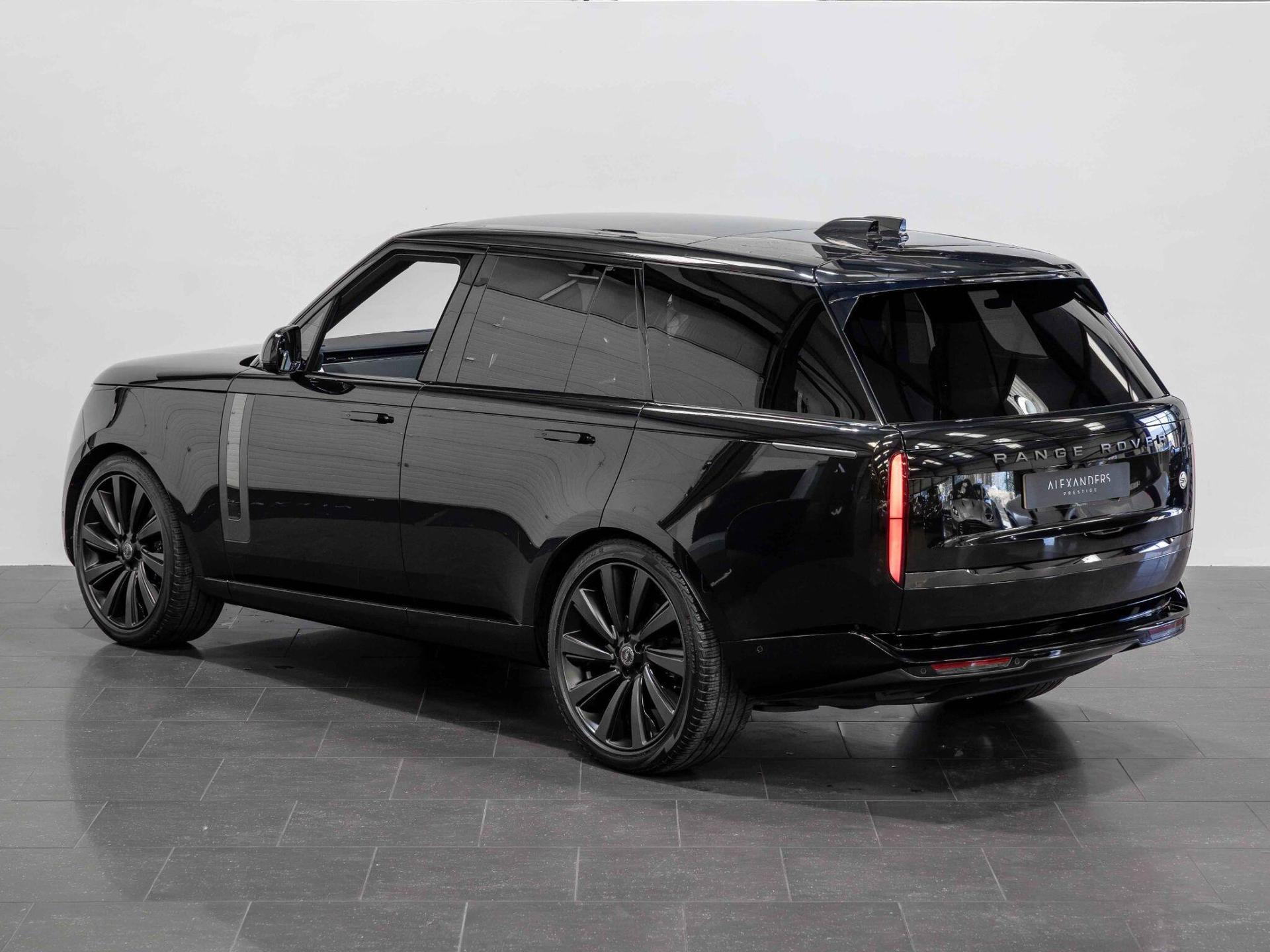An exterior shot of the rear left on a 2023 Land Rover RANGE ROVER