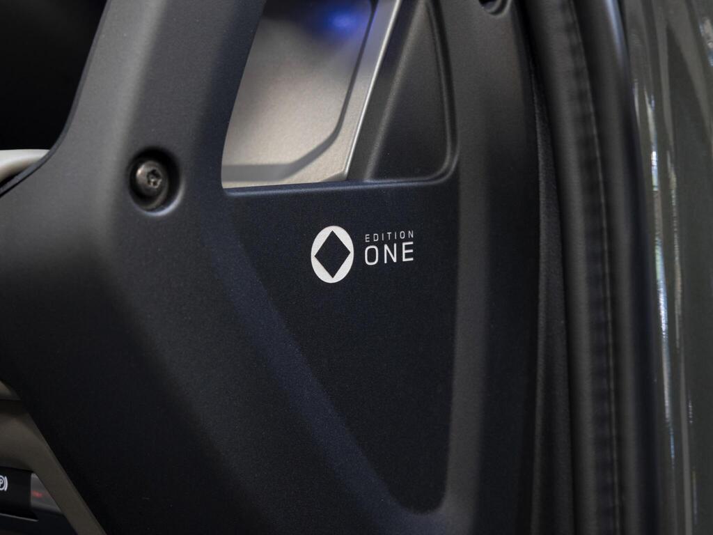 An interior shot of the misc controls on a 2025 Land Rover DEFENDER