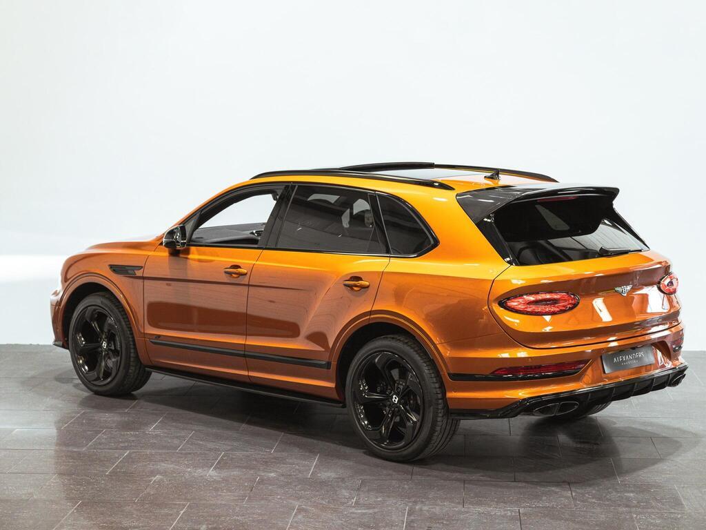 An exterior shot of the rear left on a 2022 Bentley BENTAYGA