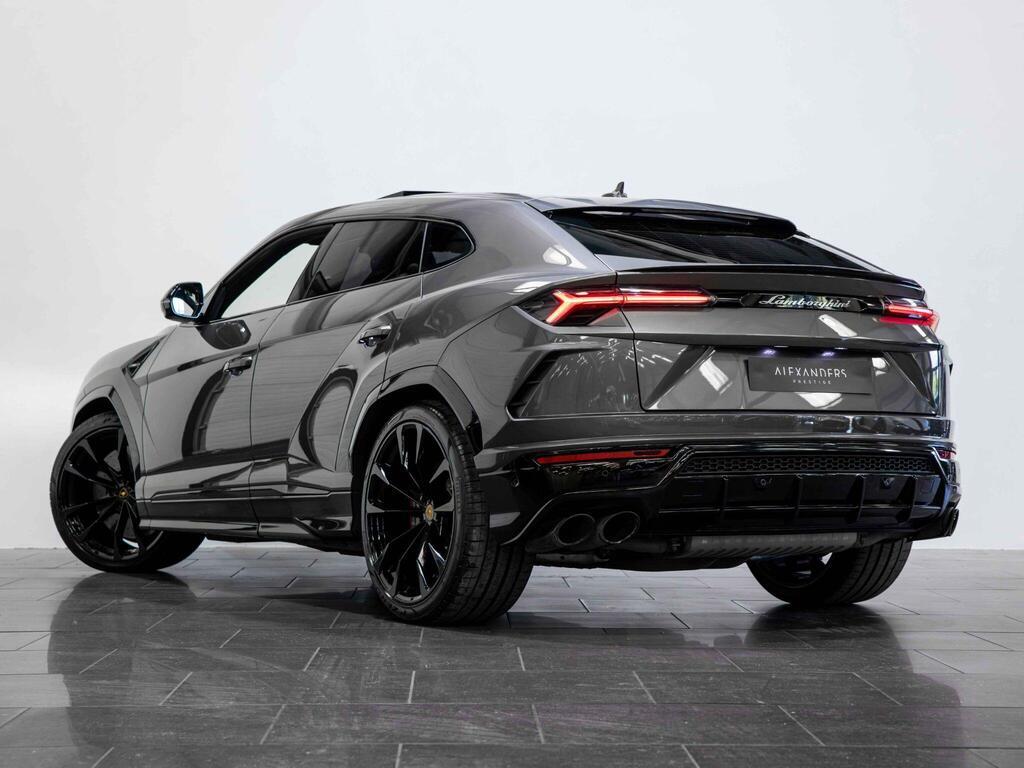 An exterior shot of the rear left on a 2022 Lamborghini Urus