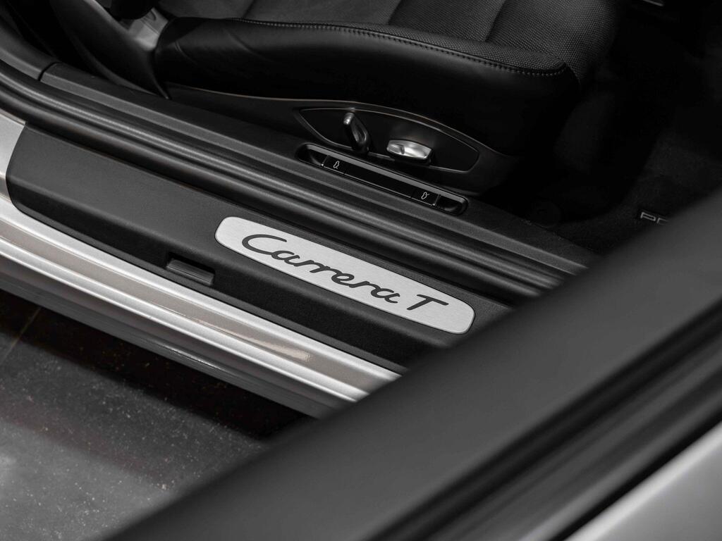 An interior shot of the misc controls on a 2018 Porsche 911