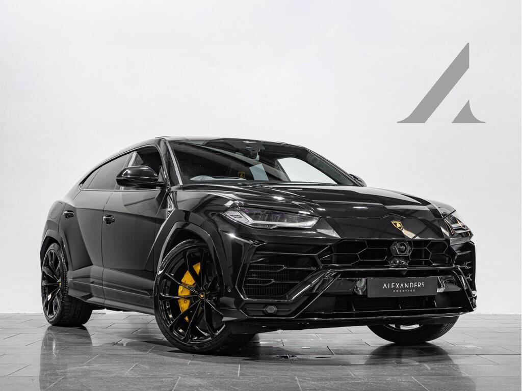 An exterior shot of the front right on a 2022 Lamborghini Urus