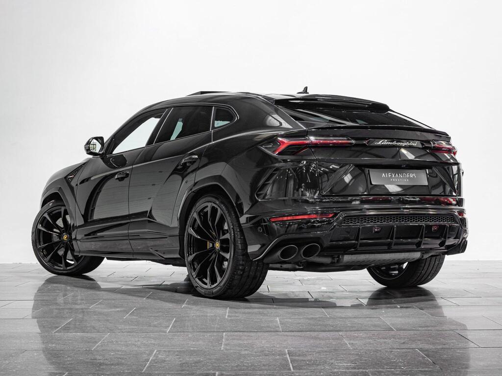 An exterior shot of the rear left on a 2022 Lamborghini Urus