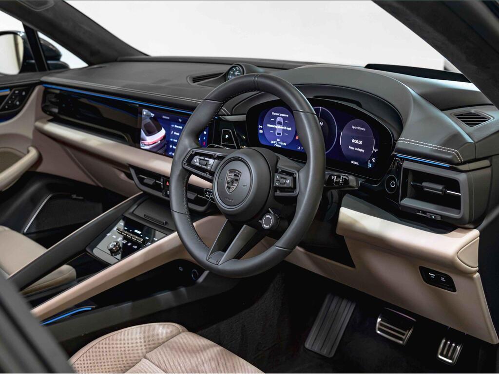 An interior shot of the interior front on a 2024 Porsche Macan