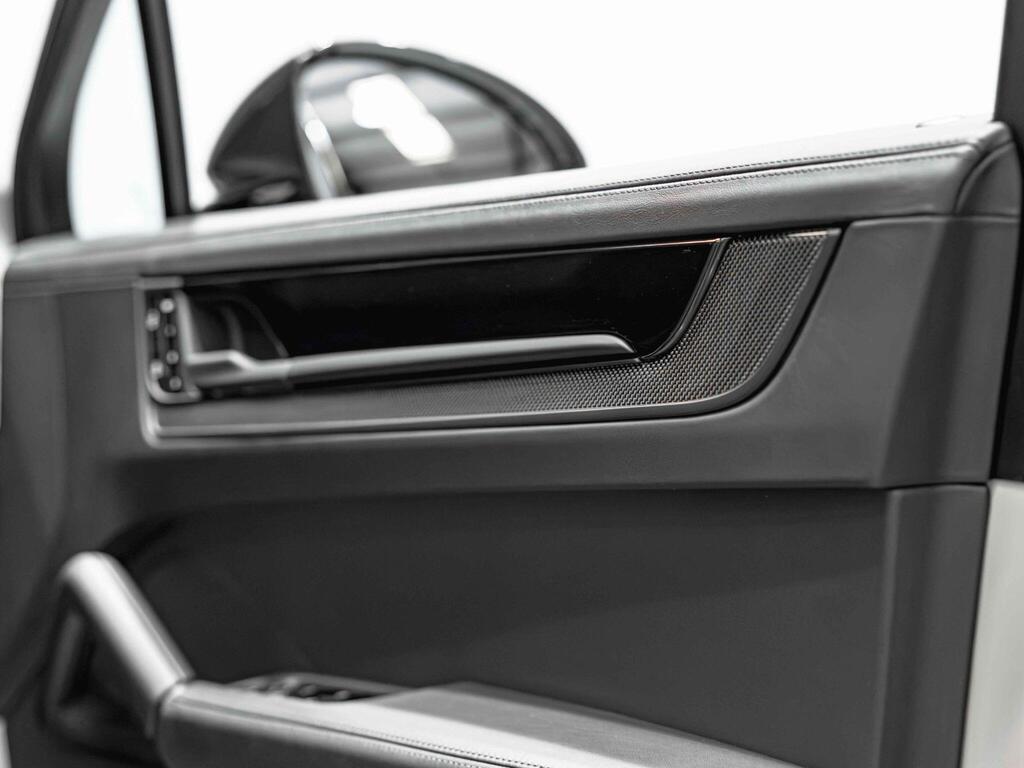 An interior shot of the door interior on a 2024 Porsche Cayenne