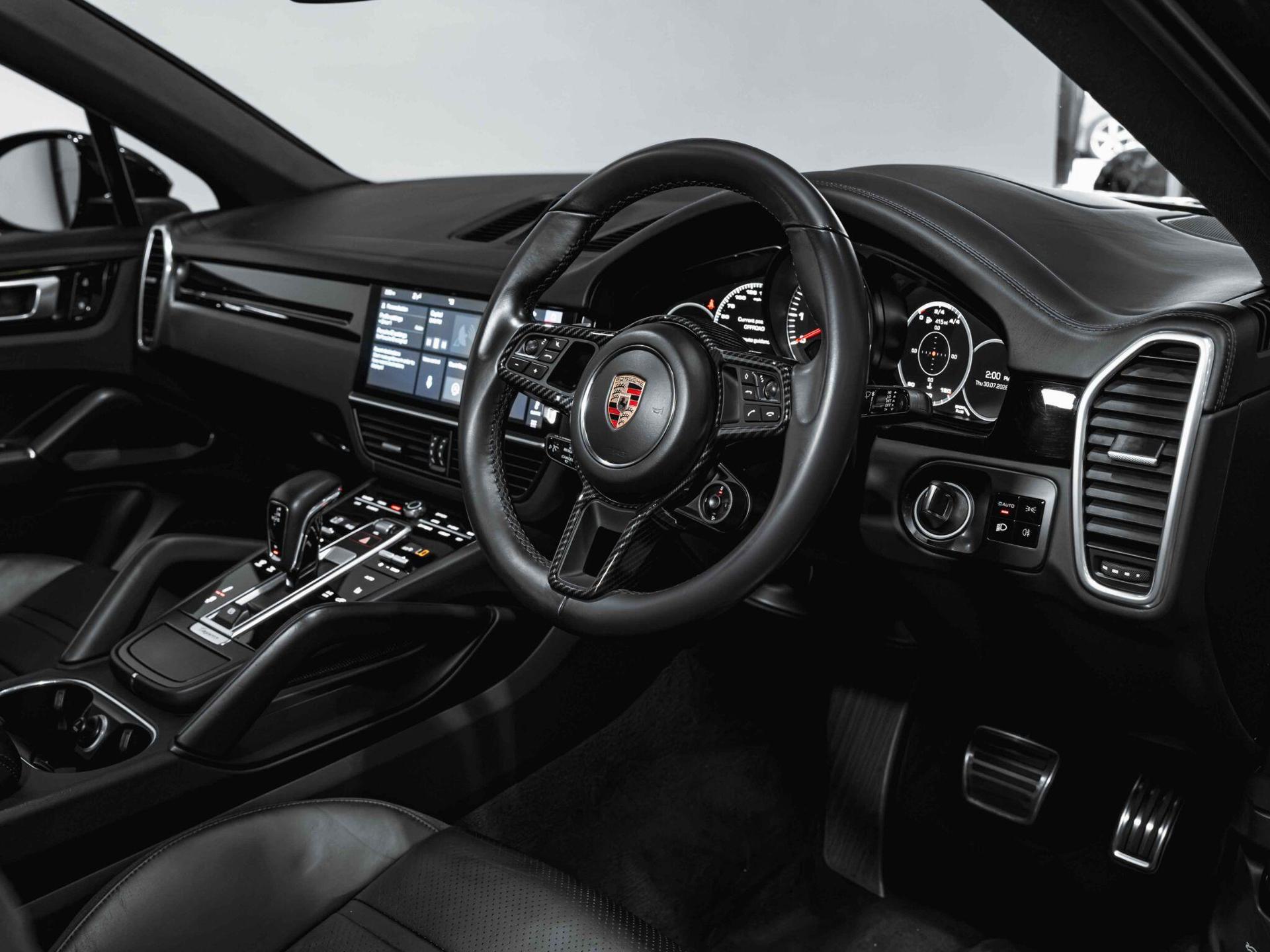 An interior shot of the interior front on a 2019 Porsche Cayenne