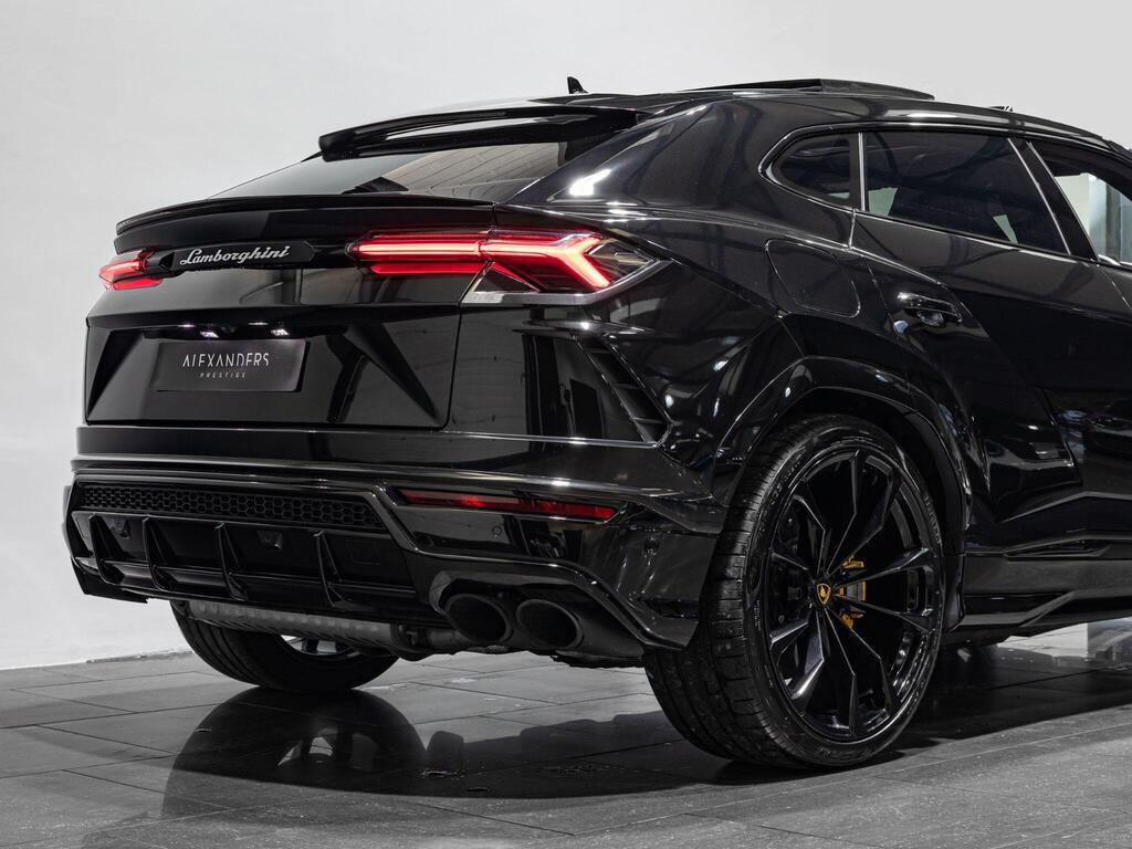 An exterior shot of the rear right on a 2022 Lamborghini Urus