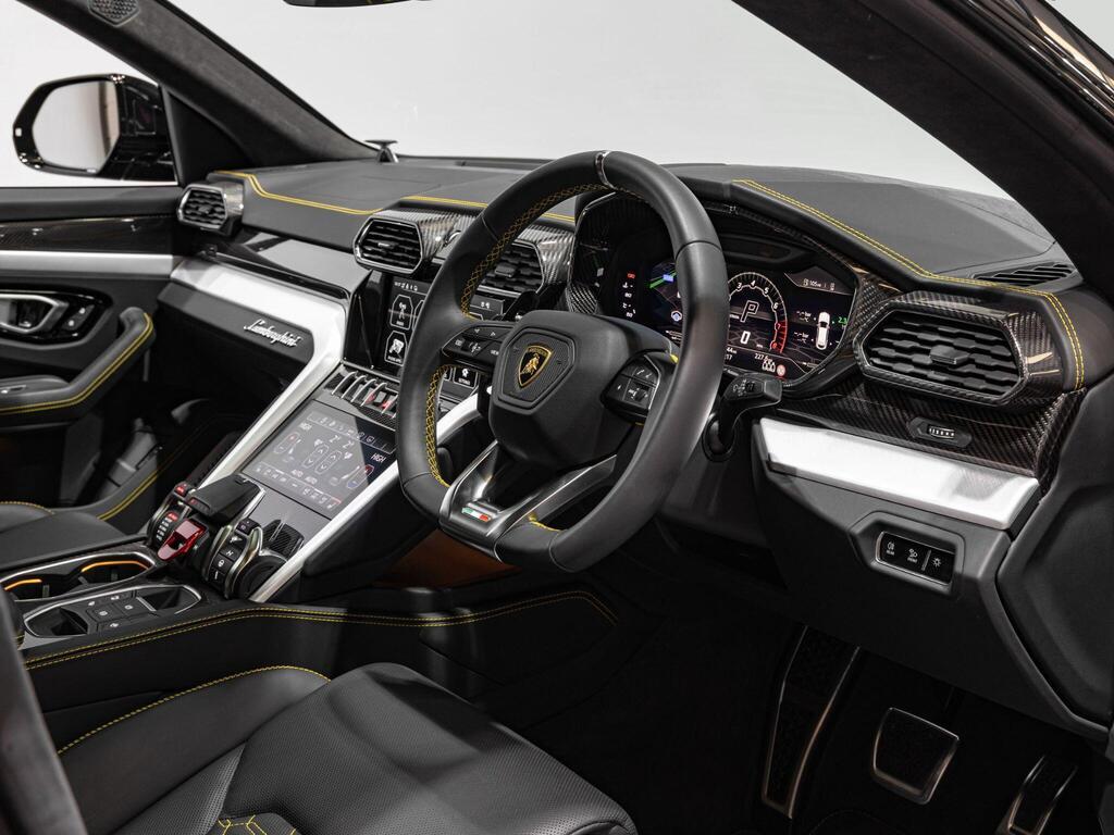 An interior shot of the interior front on a 2022 Lamborghini Urus