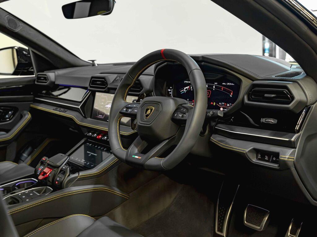 An interior shot of the interior front on a 2025 Lamborghini Urus