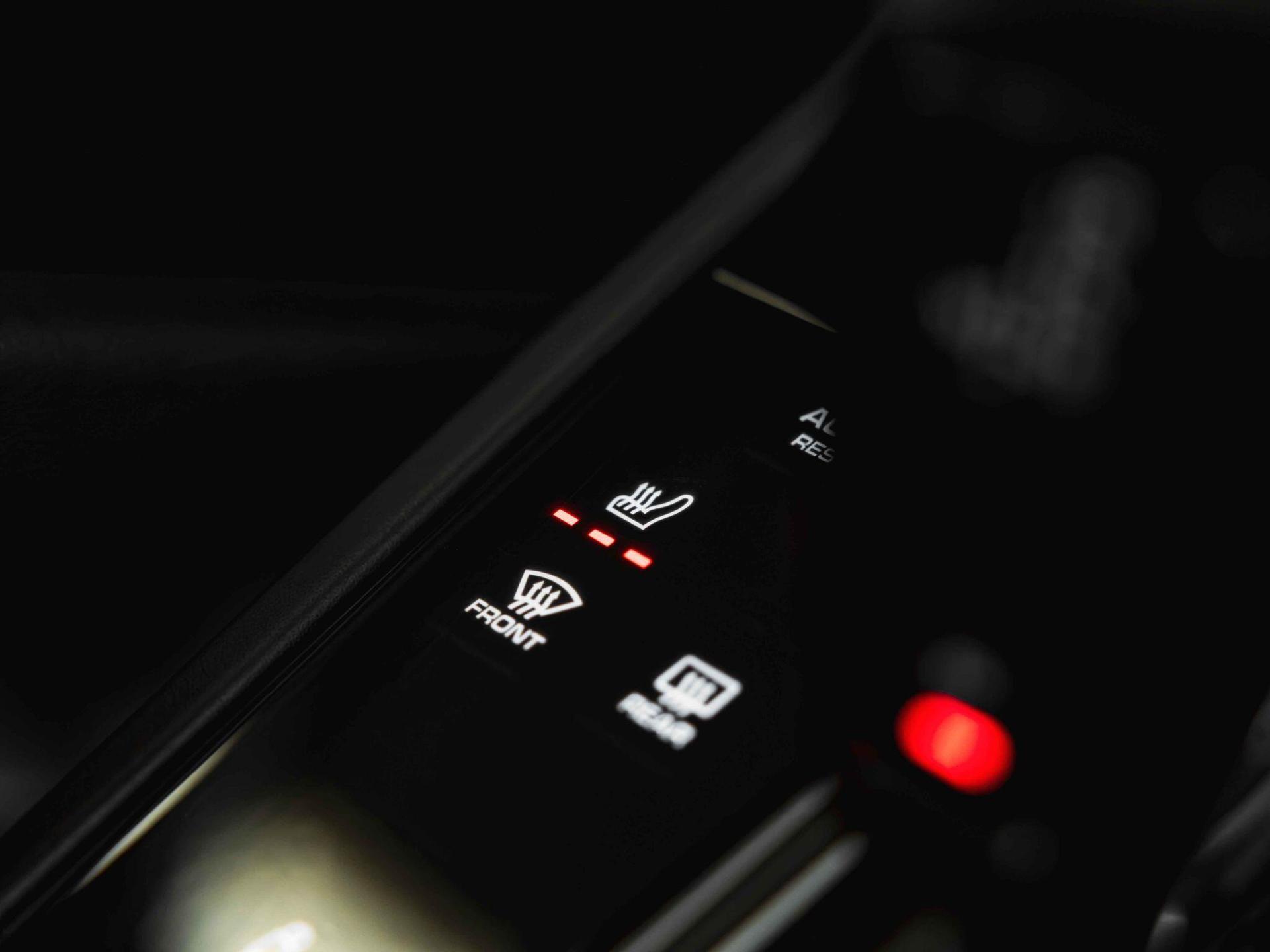 An interior shot of the misc controls on a 2019 Porsche Cayenne