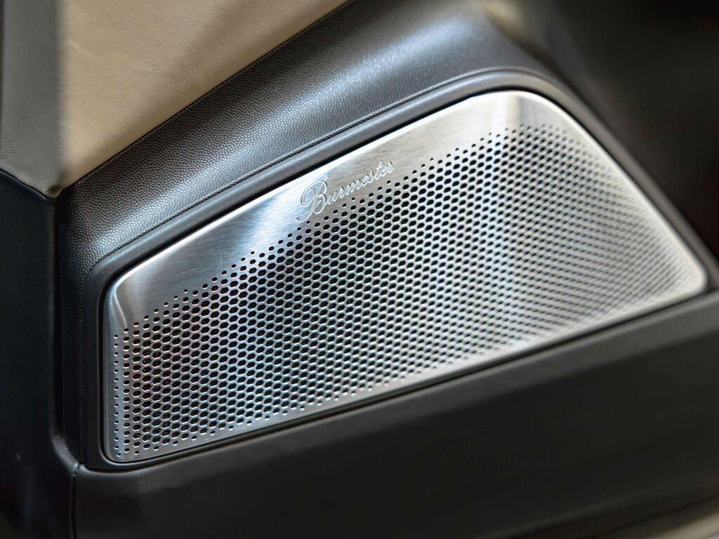 An interior shot of the misc controls on a 2024 Porsche Macan