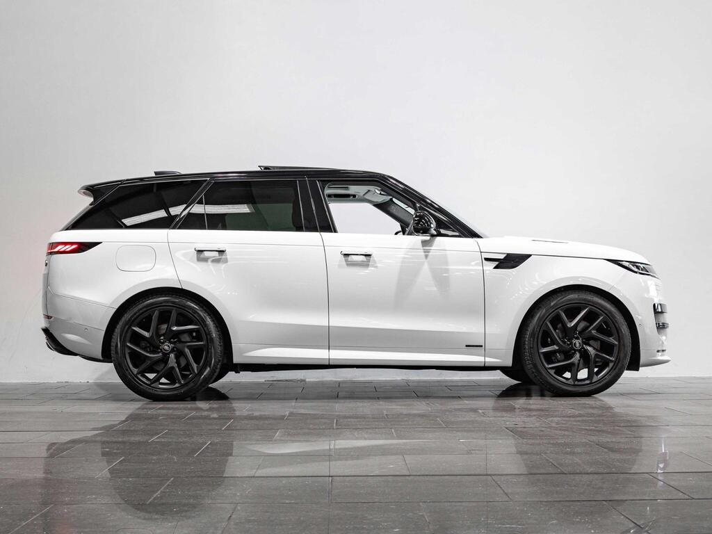 An exterior shot of the side right on a 2023 Land Rover RANGE ROVER SPORT