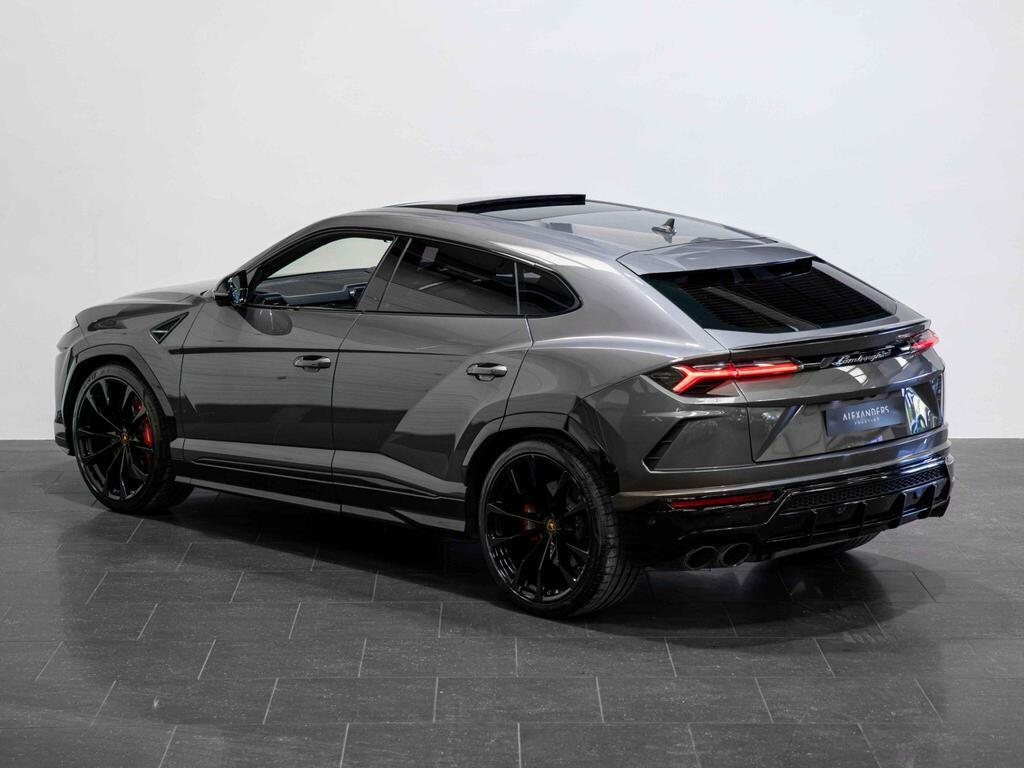 An exterior shot of the rear left on a 2022 Lamborghini Urus