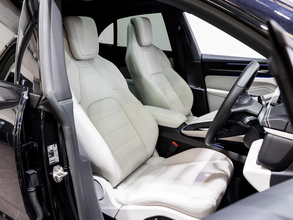 An interior shot of the driver seat on a 2025 Porsche Macan
