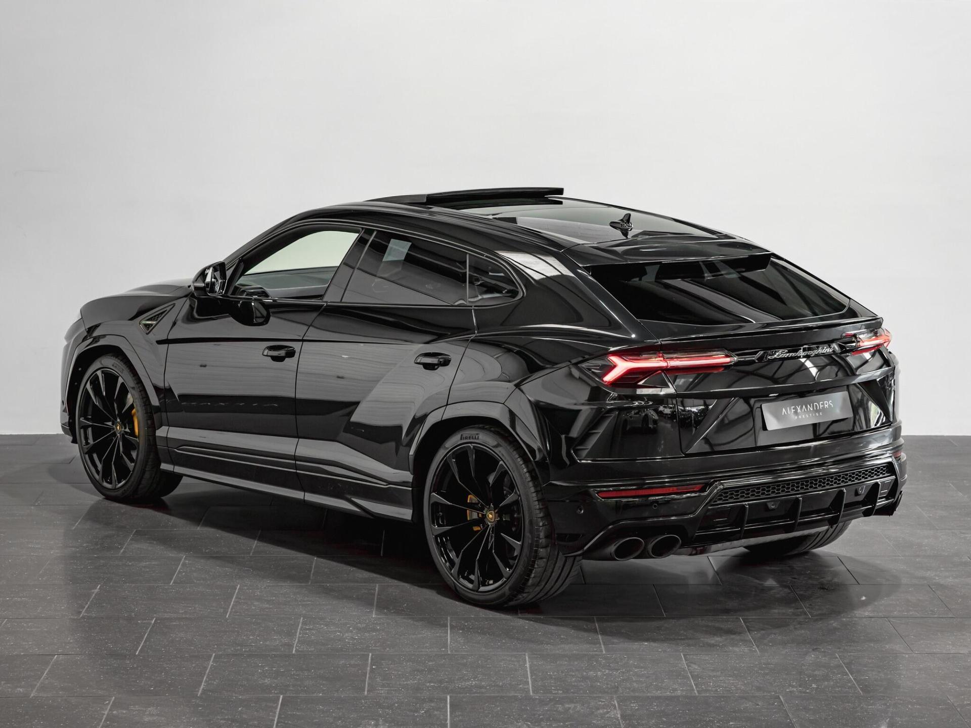 An exterior shot of the rear left on a 2022 Lamborghini Urus