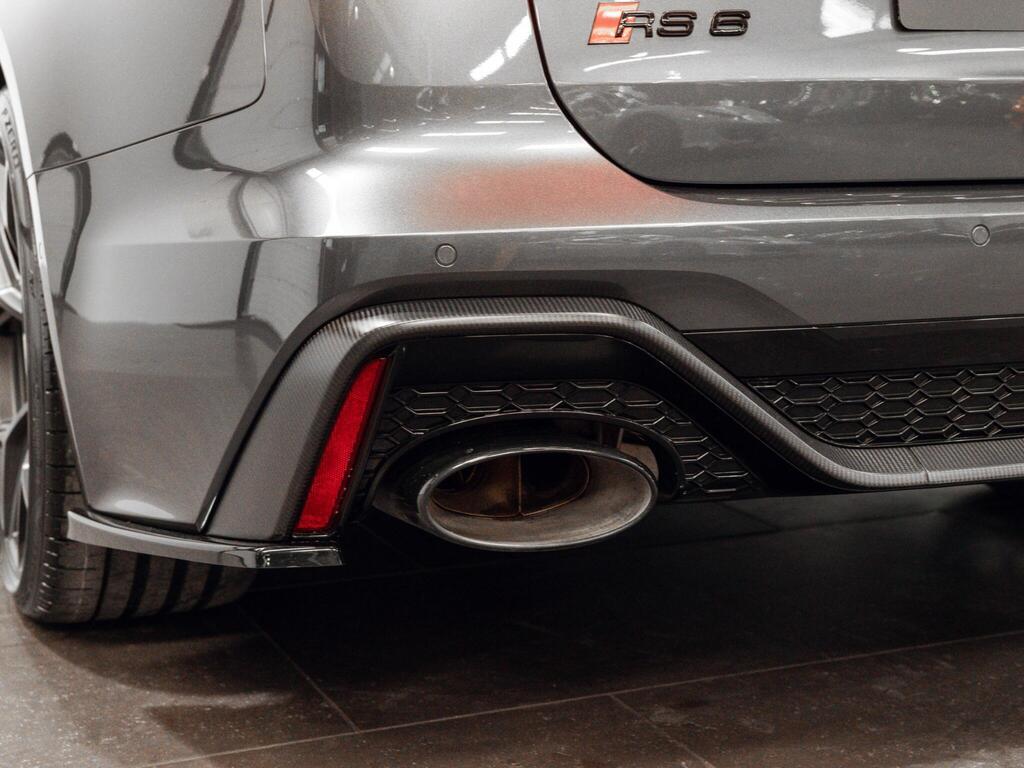 An exterior shot of the rear on a 2023 Audi RS6 Avant