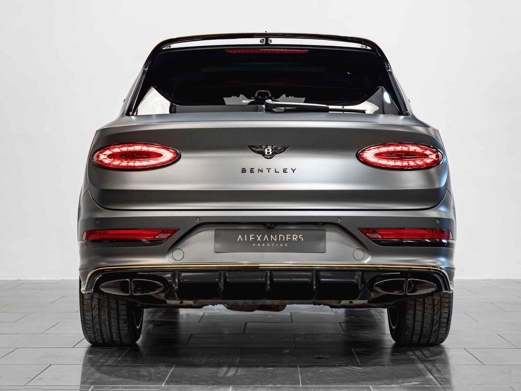 An exterior shot of the rear on a 2025 Bentley Bentayga