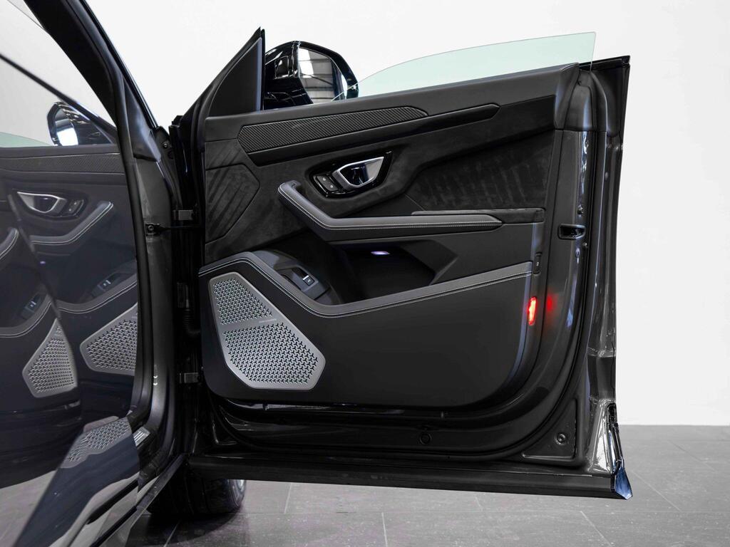 An interior shot of the door interior on a 2022 Lamborghini Urus