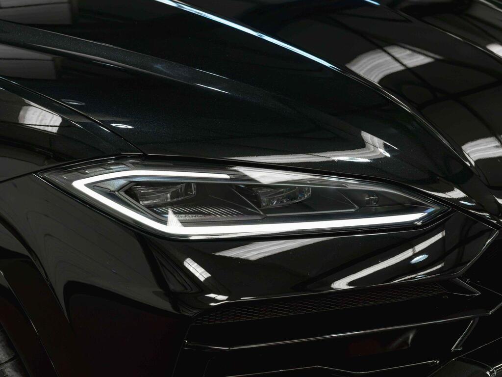 An exterior shot of the lights front on a 2025 Lamborghini Urus