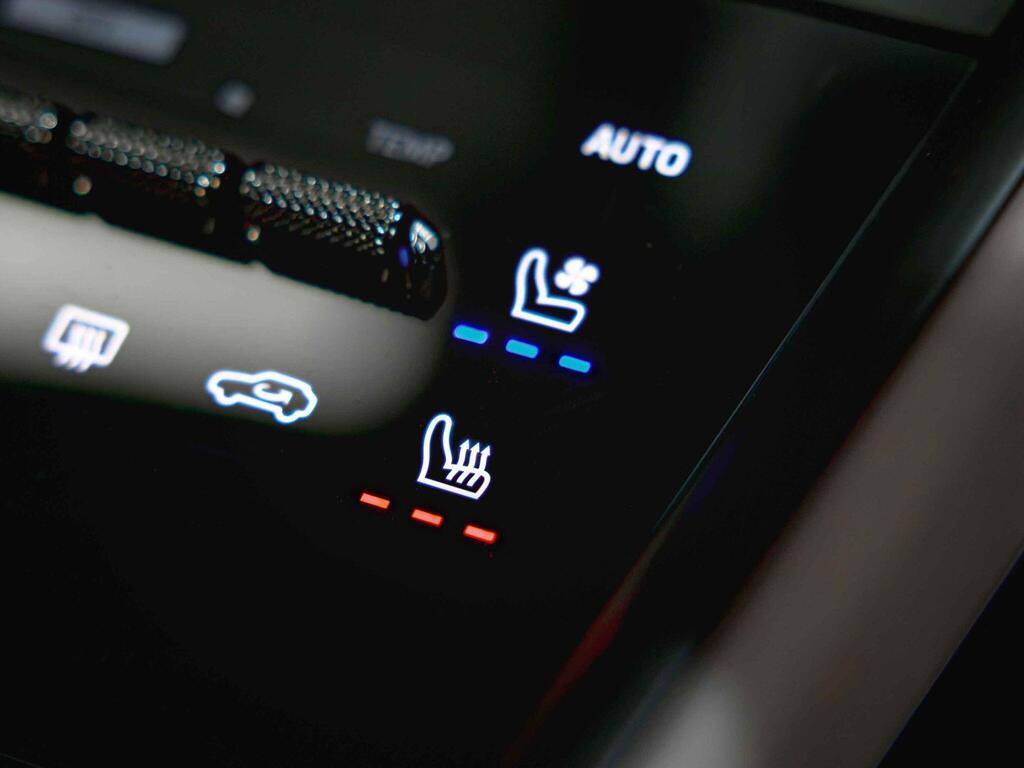 An interior shot of the misc controls on a 2024 Porsche Macan