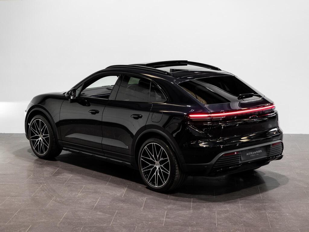 An exterior shot of the rear left on a 2025 Porsche Macan