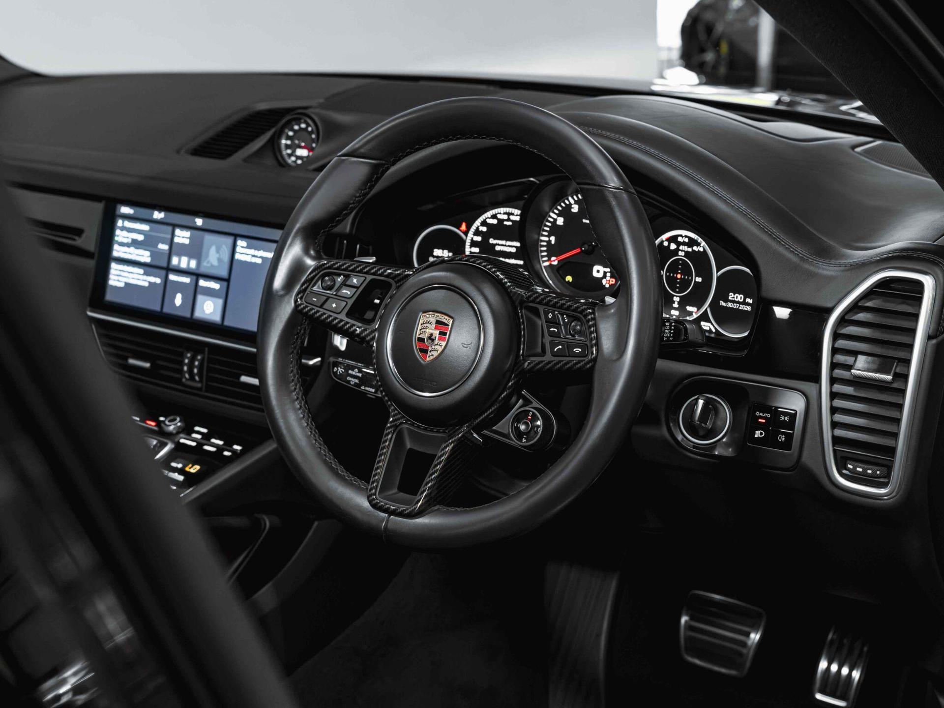 An interior shot of the interior front on a 2019 Porsche Cayenne