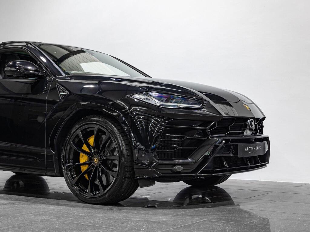 An exterior shot of the front right on a 2022 Lamborghini Urus
