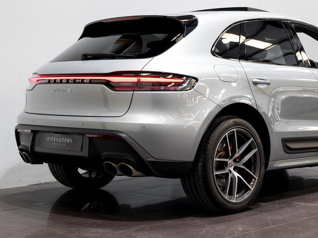 An exterior shot of the rear right on a 2025 Porsche Macan
