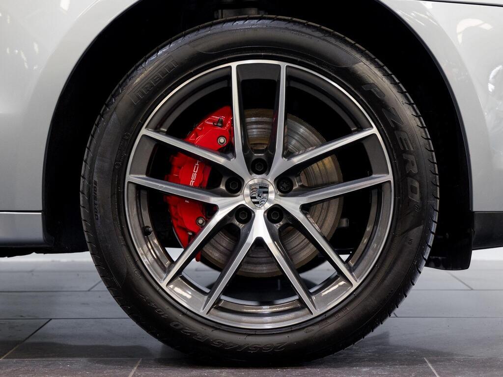 An exterior shot of the wheel on a 2025 Porsche Macan