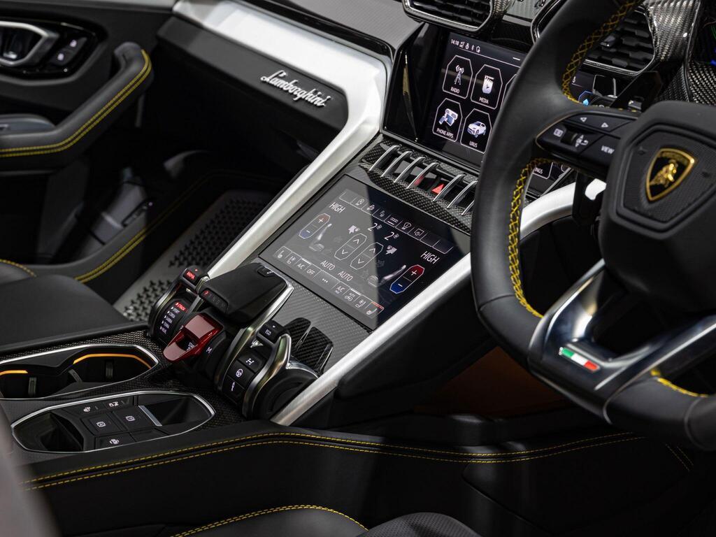 An interior shot of the interior front on a 2022 Lamborghini Urus