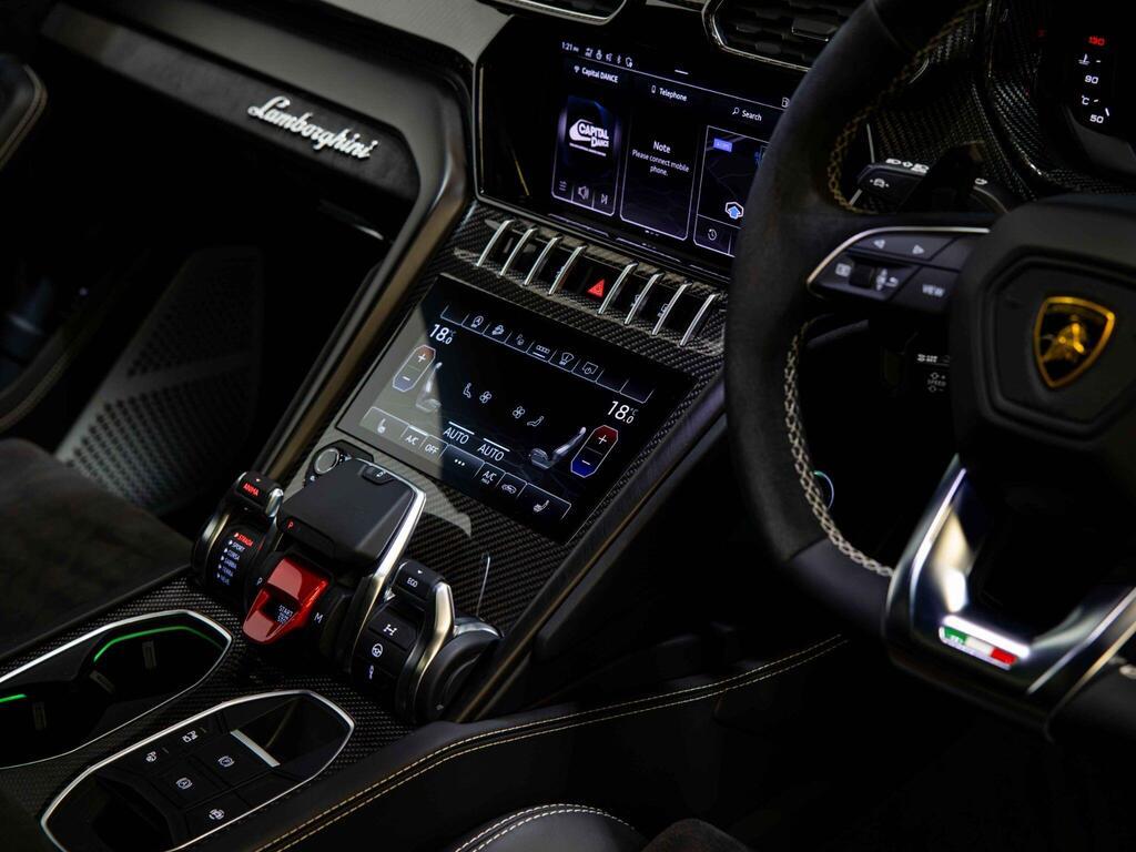 An interior shot of the interior front on a 2022 Lamborghini Urus