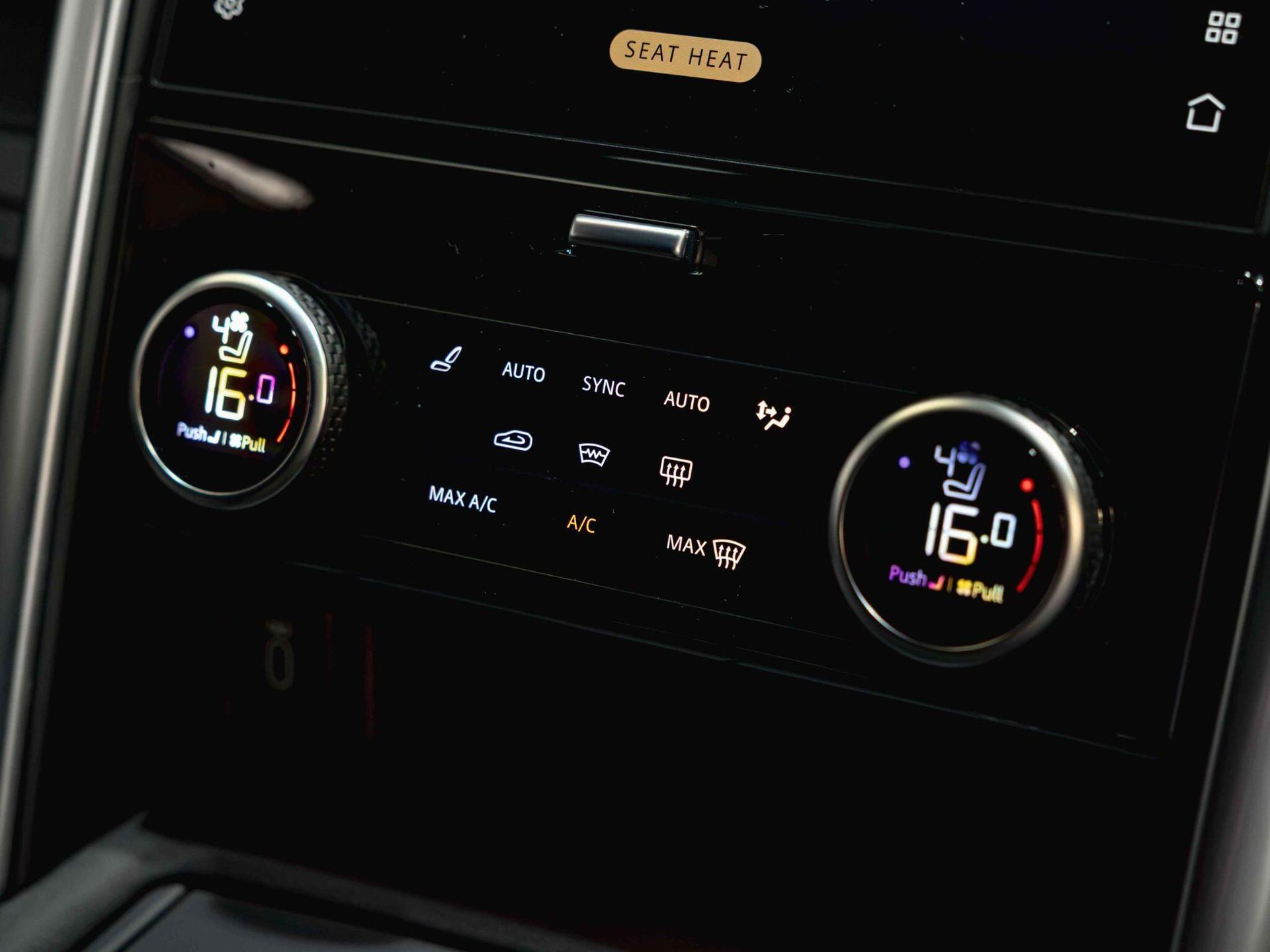 An interior shot of the misc controls on a 2025 Land Rover Discovery