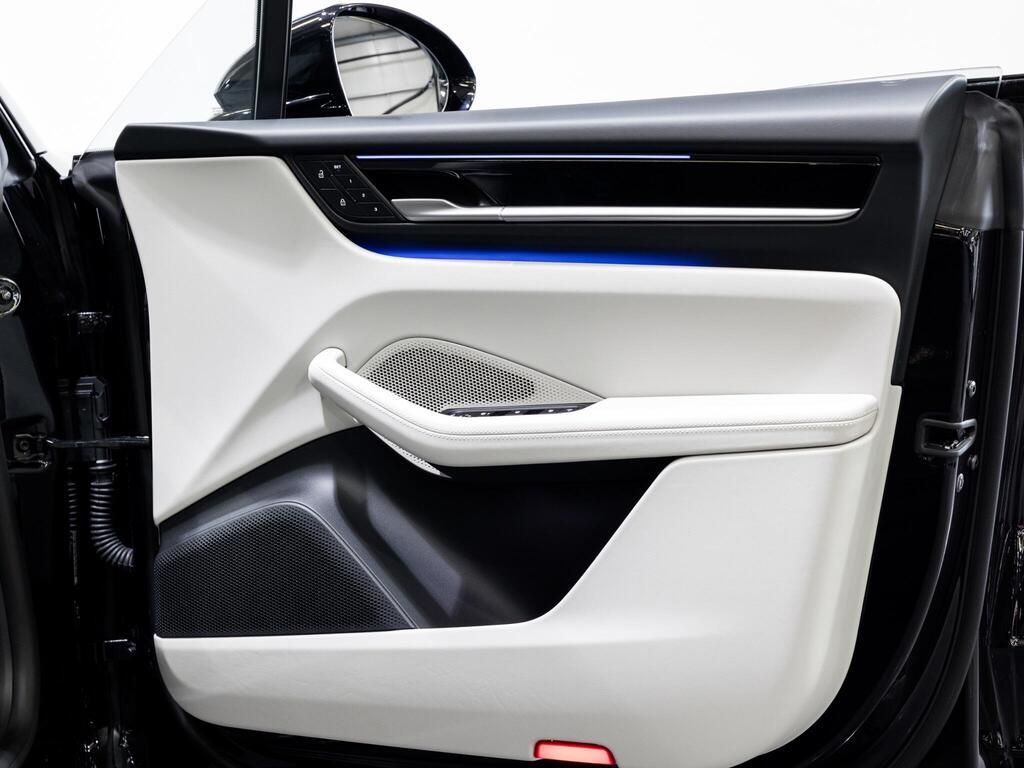 An interior shot of the door interior on a 2025 Porsche Macan