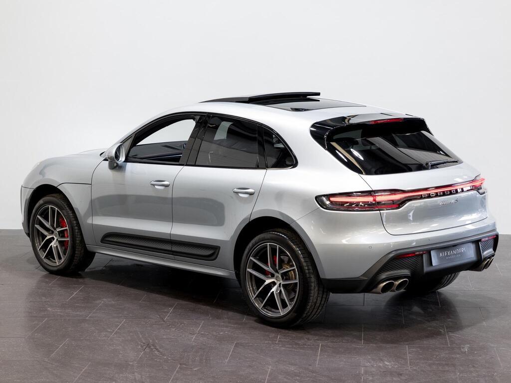 An exterior shot of the rear left on a 2025 Porsche Macan