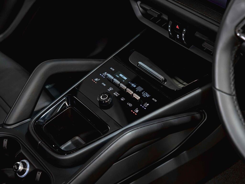 An interior shot of the interior front on a 2024 Porsche Cayenne