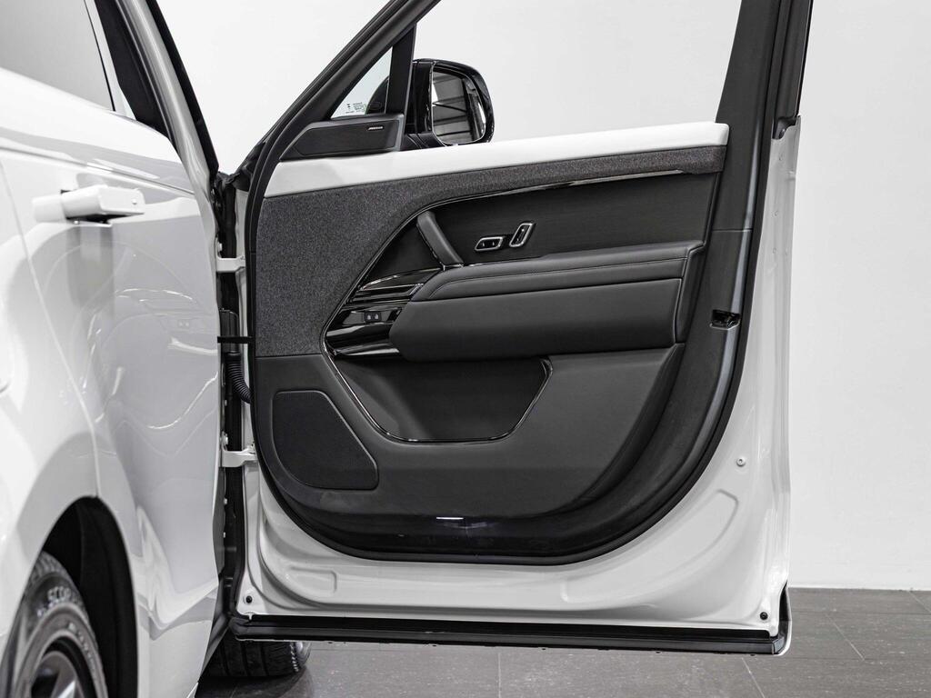 An interior shot of the door interior on a 2023 Land Rover RANGE ROVER SPORT