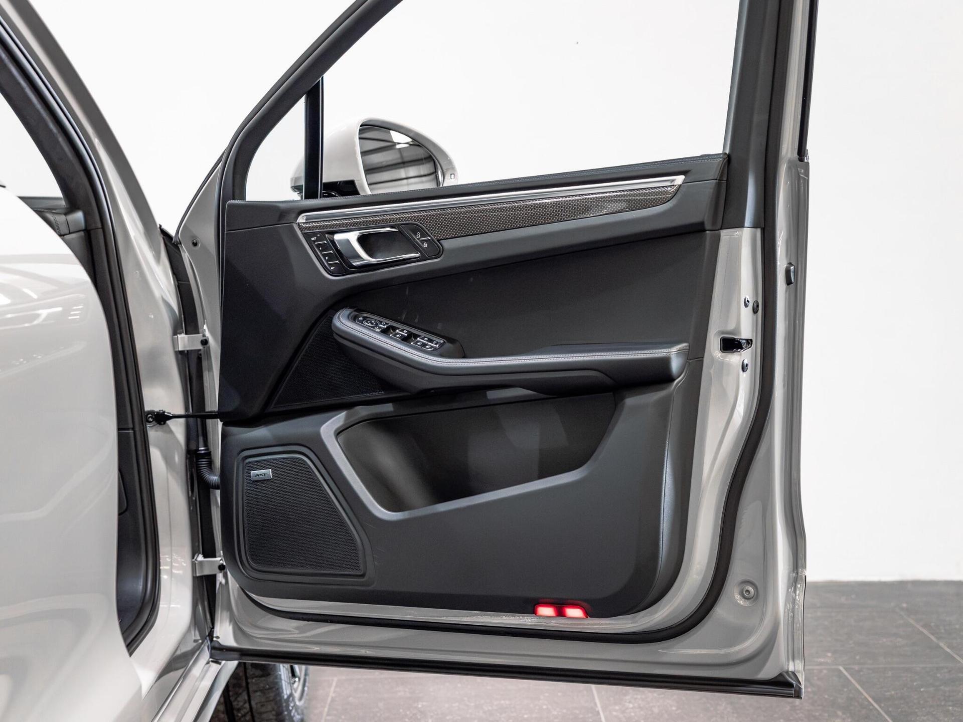 An interior shot of the door interior on a 2020 Porsche Macan
