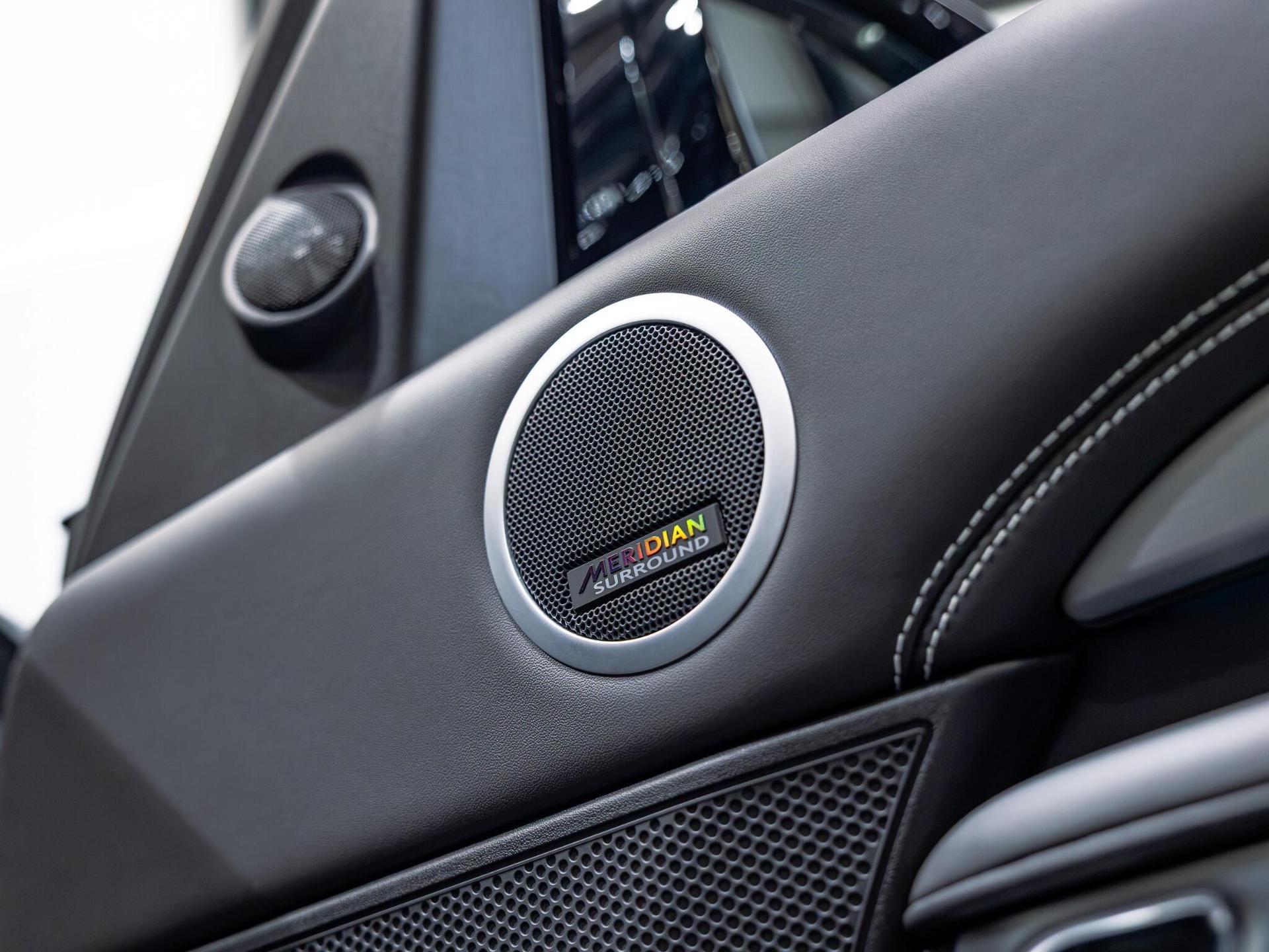 An interior shot of the misc controls on a 2026 Land Rover Discovery