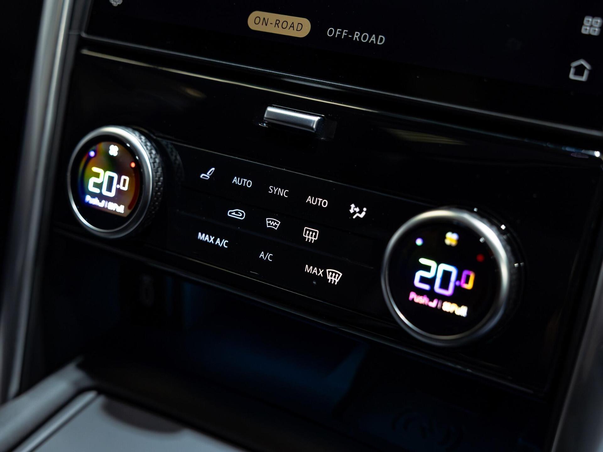 An interior shot of the misc controls on a 2026 Land Rover Discovery