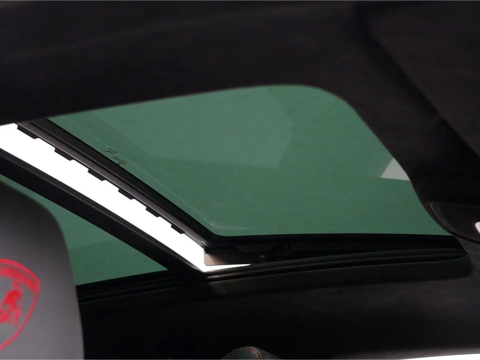 An exterior shot of the roof on a 2023 Lamborghini Urus