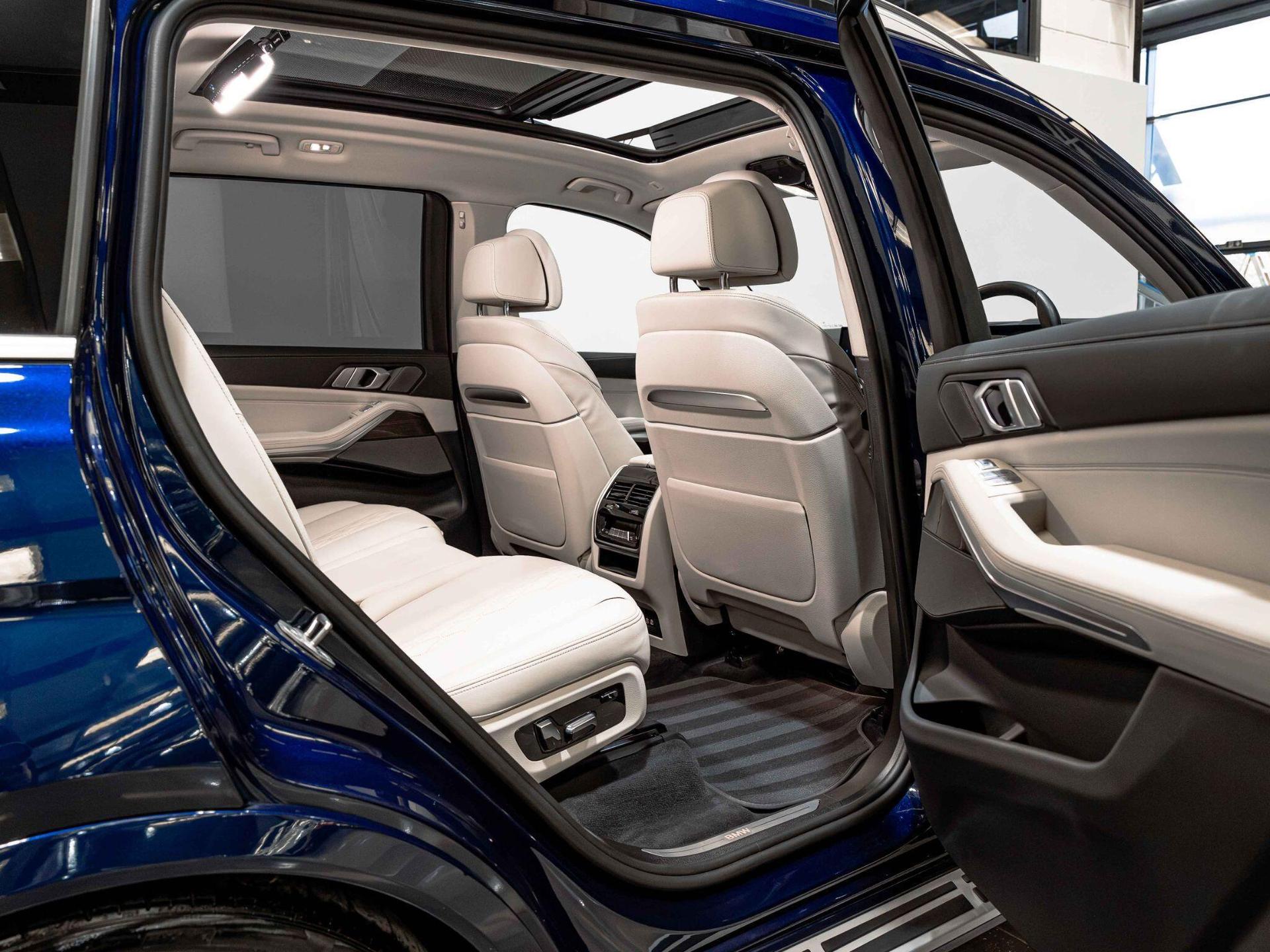 An interior shot of the door interior on a 2024 BMW X7