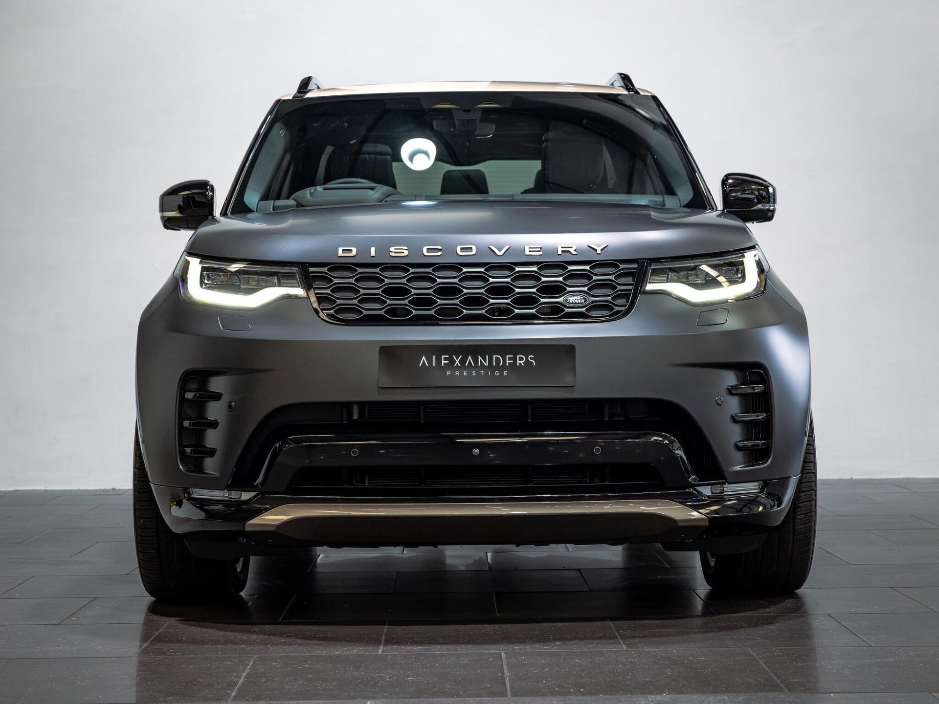 An exterior shot of the front on a 2026 Land Rover Discovery