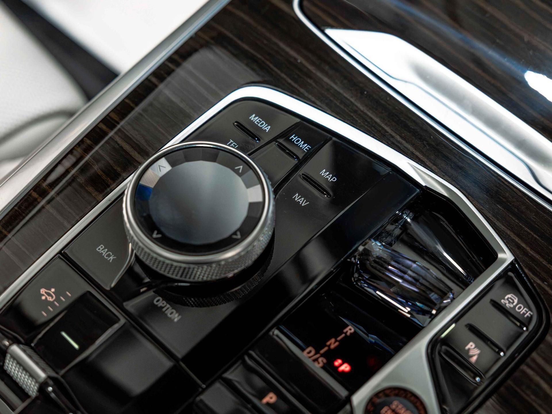 An interior shot of the interior front on a 2024 BMW X7