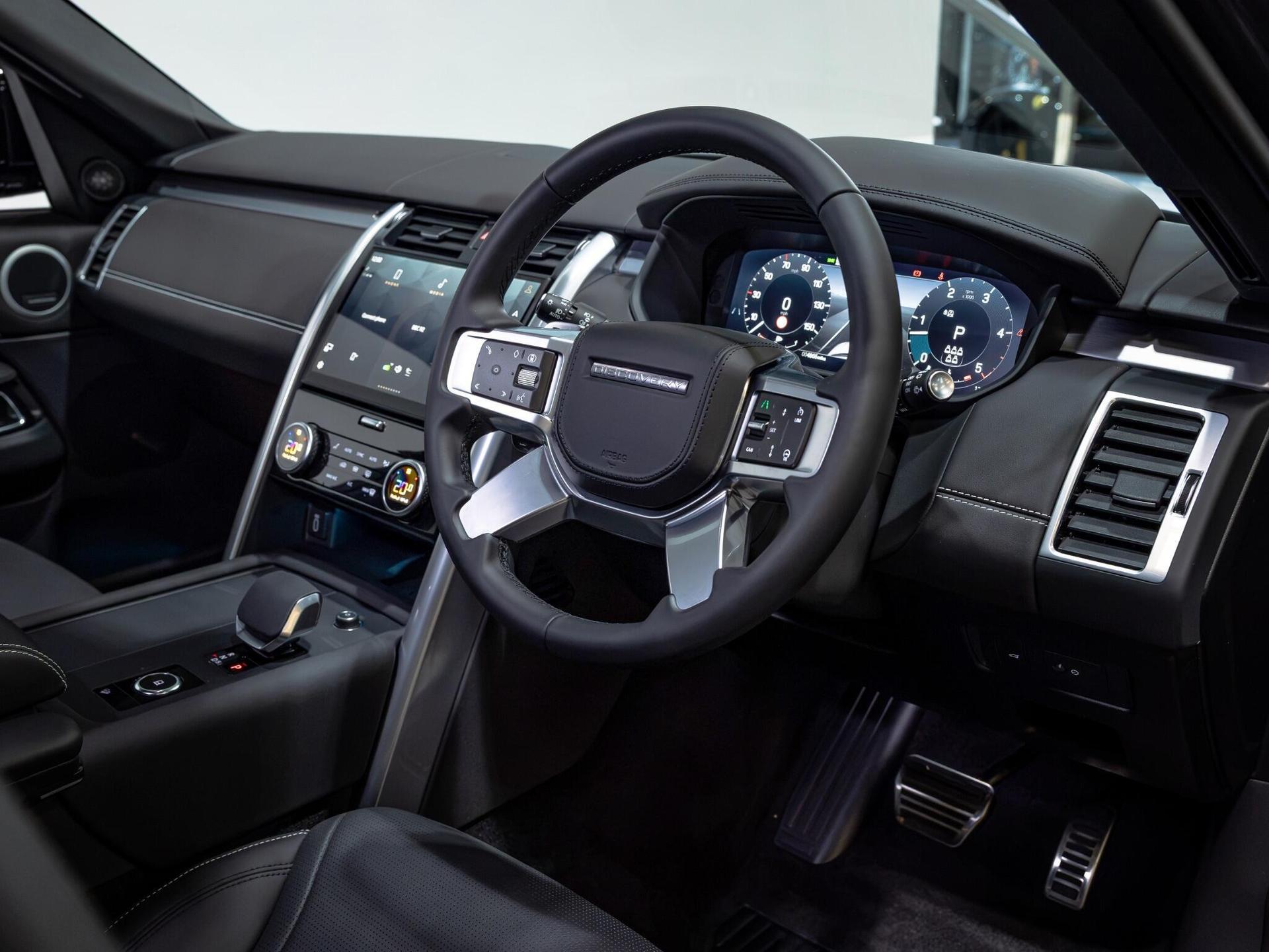 An interior shot of the interior front on a 2026 Land Rover Discovery