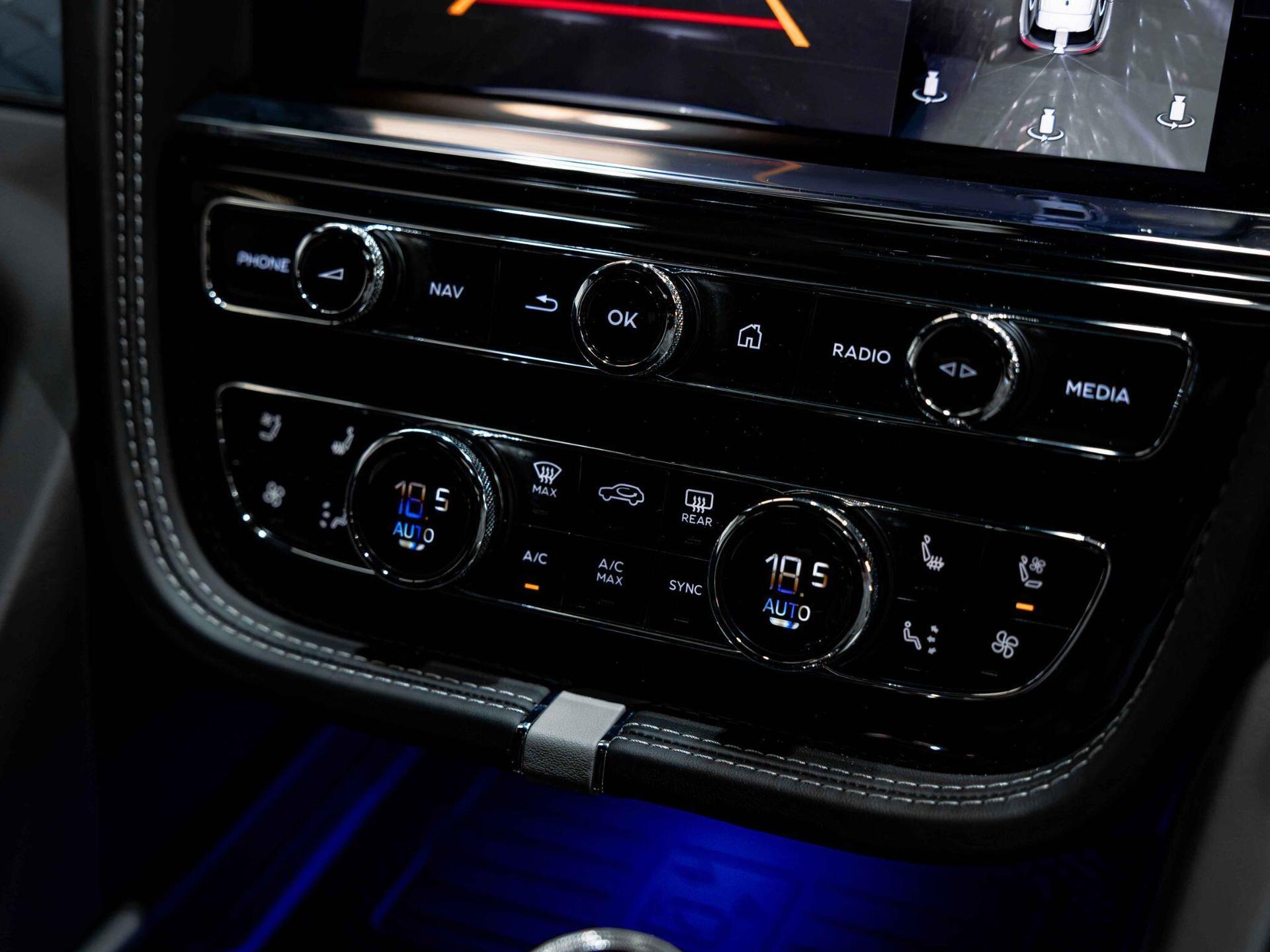 An interior shot of the misc controls on a 2026 Bentley Bentayga