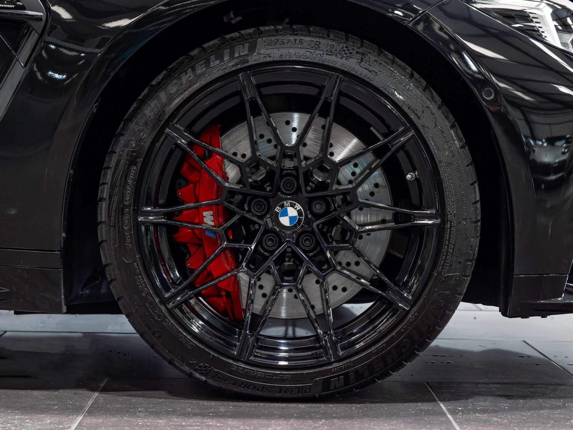 An exterior shot of the wheel on a 2025 BMW M4